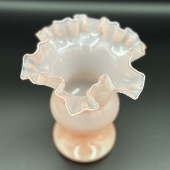 Vintage Fenton Peach Pink Art Glass Ruffle Vase - Cottagecore Vase - Picture 10 of 12